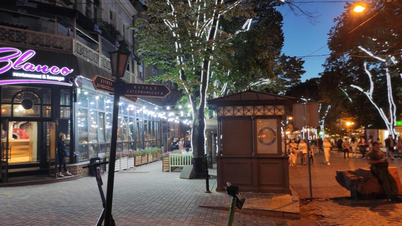 Квартира На Дерибасовcкой Odesa Exterior foto